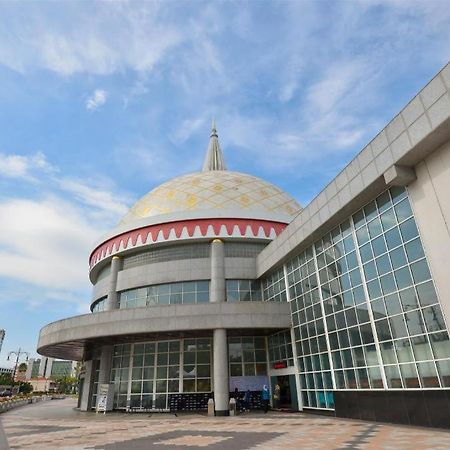Higher Hotel Бандар-Сері-Бегаван Екстер'єр фото