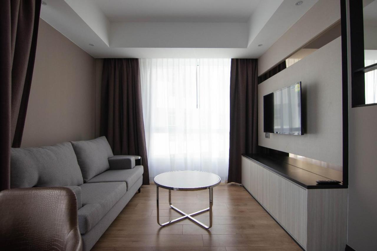 Higher Hotel Бандар-Сері-Бегаван Екстер'єр фото