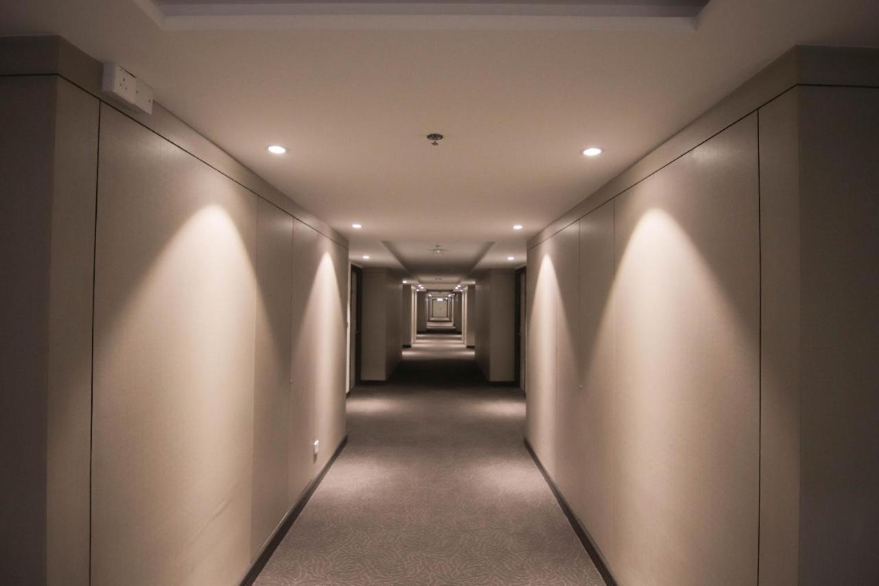 Higher Hotel Бандар-Сері-Бегаван Екстер'єр фото