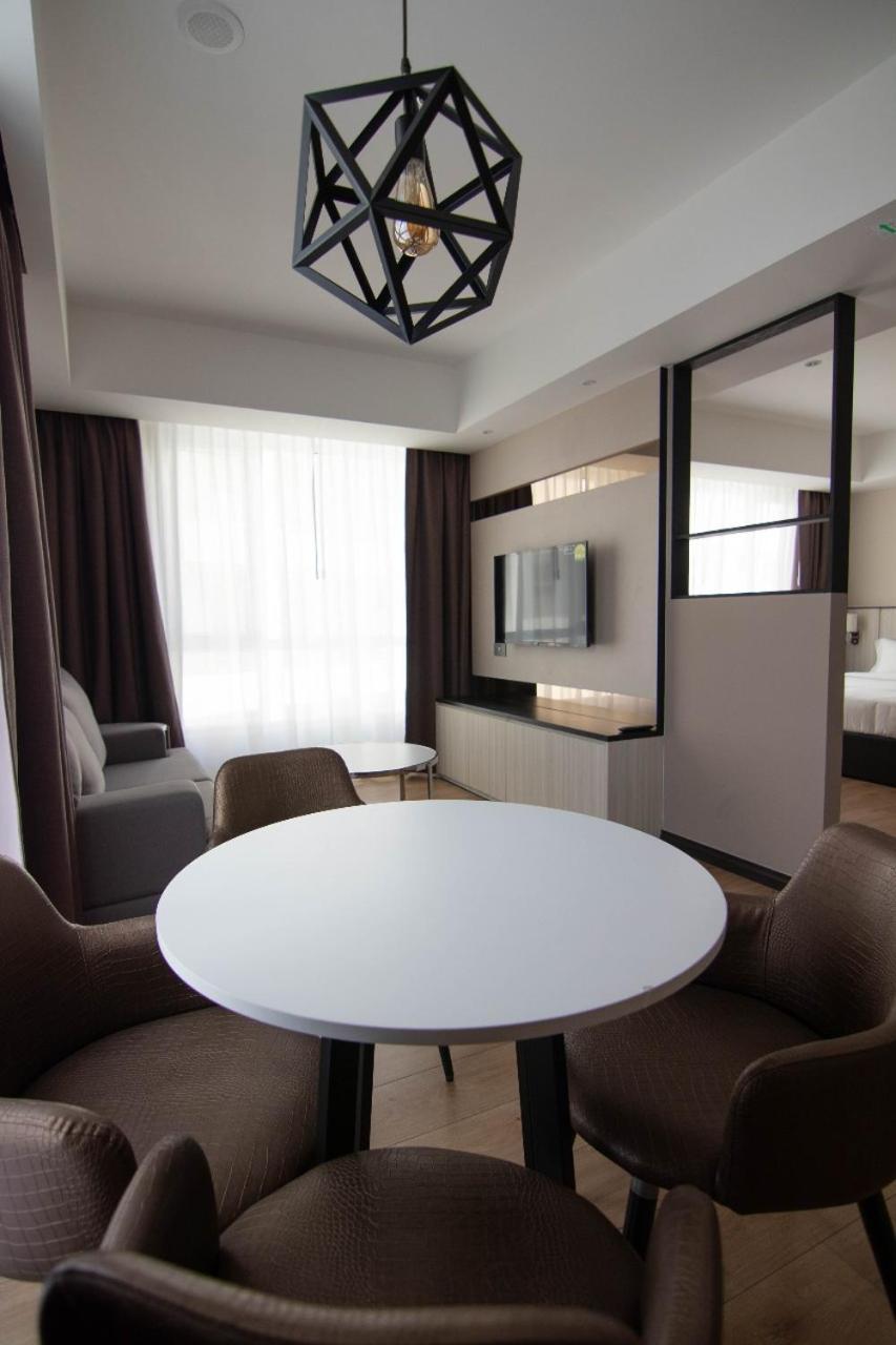 Higher Hotel Бандар-Сері-Бегаван Екстер'єр фото