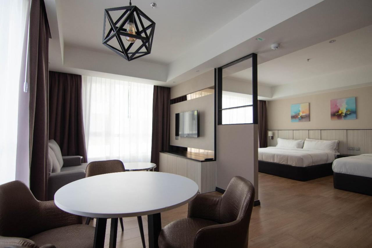 Higher Hotel Бандар-Сері-Бегаван Екстер'єр фото