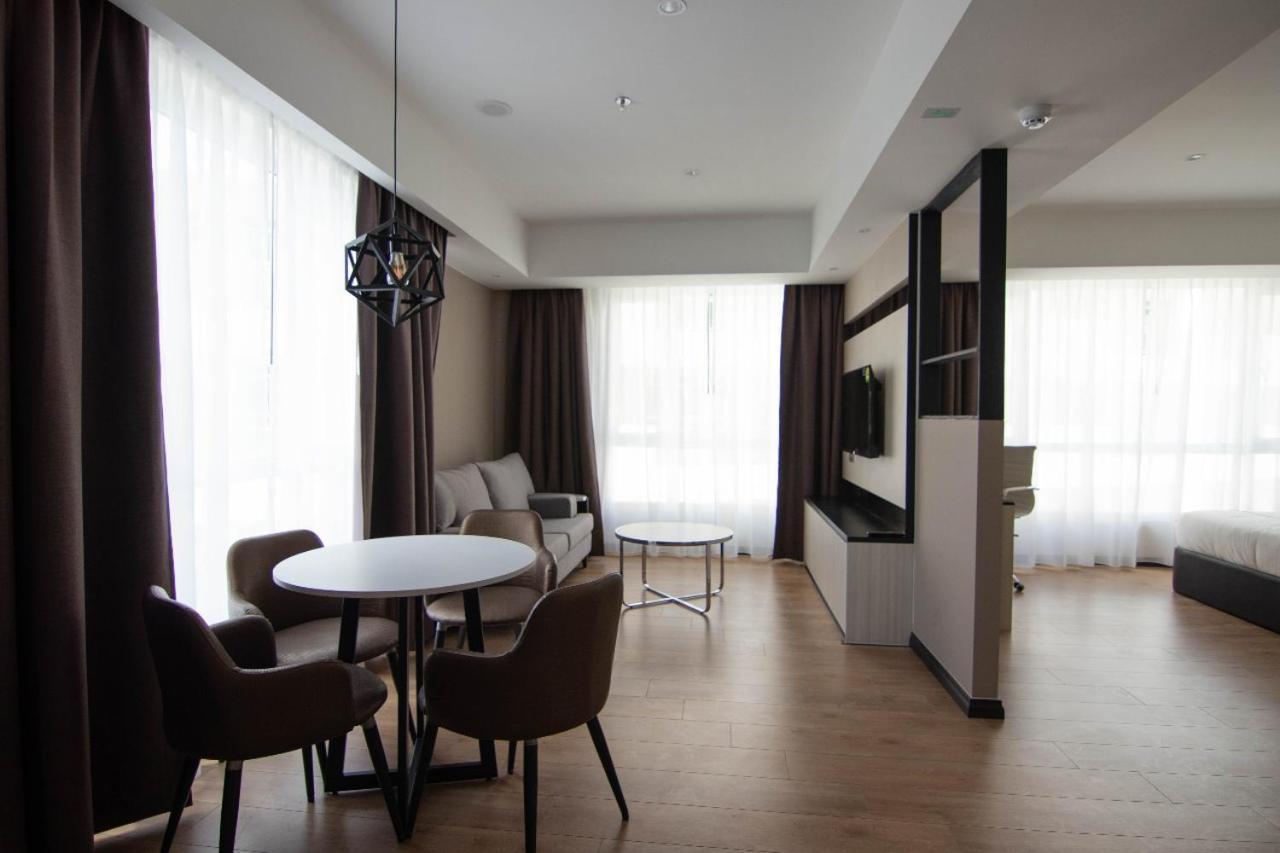 Higher Hotel Бандар-Сері-Бегаван Екстер'єр фото