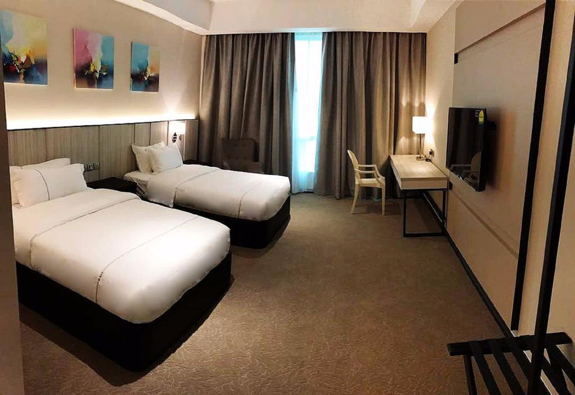 Higher Hotel Бандар-Сері-Бегаван Екстер'єр фото